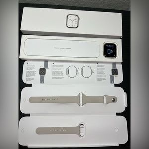 Apple Watch Series 7 Starlight Aluminum Case, 45mm, Starlight Sport Band & Extra